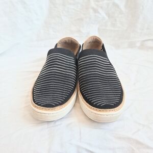 UGG Women's Sammy Breeze Black And White Slip Ons Size 9
